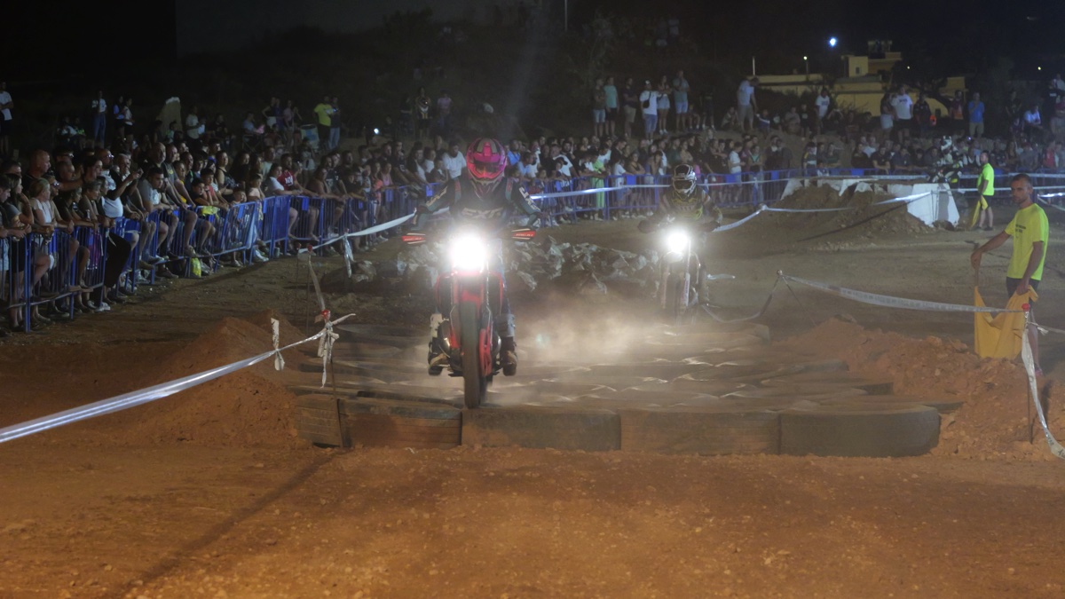 Berja vive la adrenalina y espectáculo del Campeonato de Andalucía de Enduro-Indoor